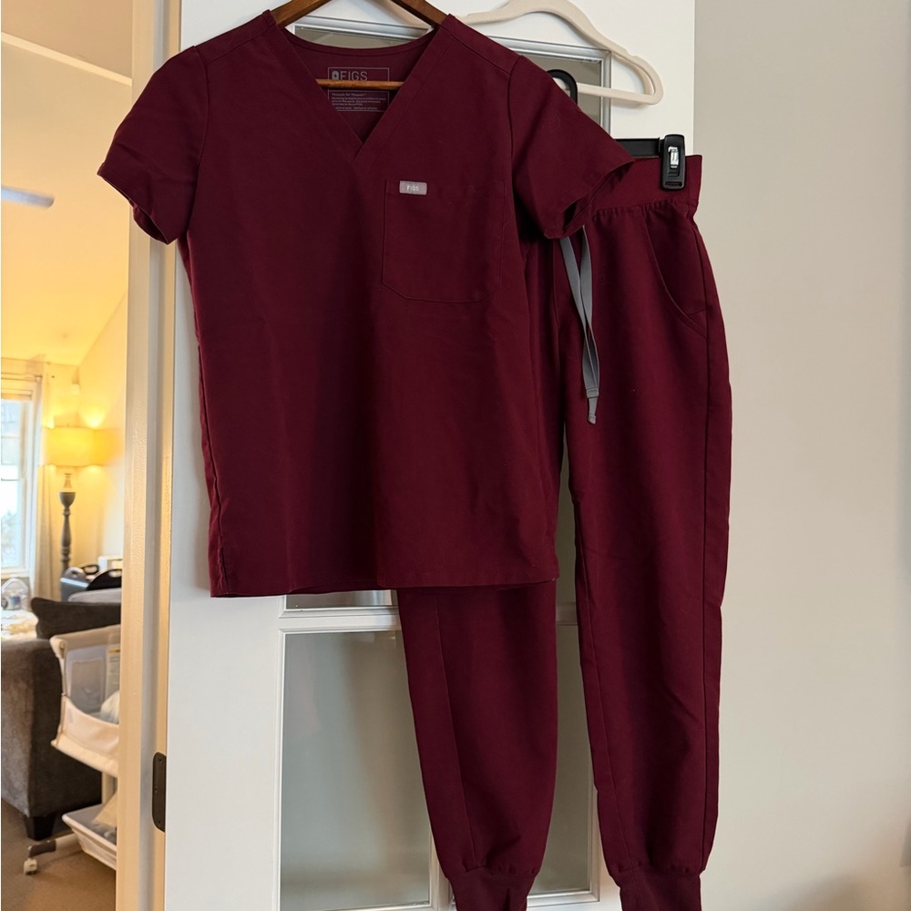 Maroon figs set